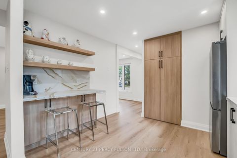 Photo 10 at 33 Pettibone Square, L'Amoreaux, Toronto