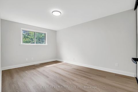 Photo 14 at 33 Pettibone Square, L'Amoreaux, Toronto