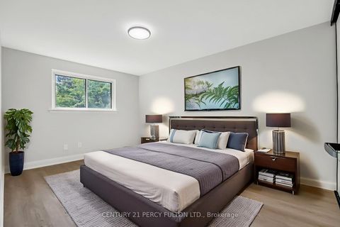 Photo 15 at 33 Pettibone Square, L'Amoreaux, Toronto
