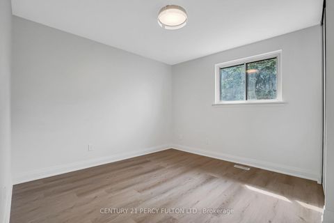 Photo 16 at 33 Pettibone Square, L'Amoreaux, Toronto