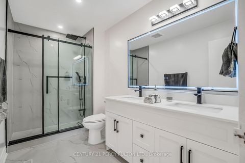 Photo 18 at 33 Pettibone Square, L'Amoreaux, Toronto