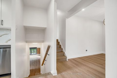Photo 19 at 33 Pettibone Square, L'Amoreaux, Toronto
