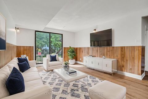 Photo 21 at 33 Pettibone Square, L'Amoreaux, Toronto