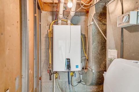 Photo 26 at 33 Pettibone Square, L'Amoreaux, Toronto