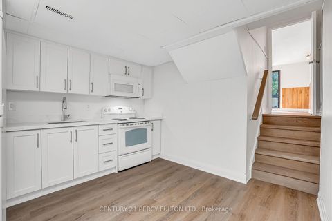 Photo 27 at 33 Pettibone Square, L'Amoreaux, Toronto