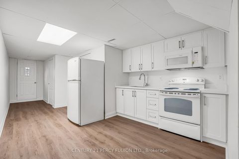 Photo 28 at 33 Pettibone Square, L'Amoreaux, Toronto