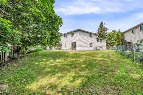 Photo 30 at 33 Pettibone Square, L'Amoreaux, Toronto