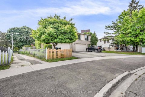 Photo 32 at 33 Pettibone Square, L'Amoreaux, Toronto