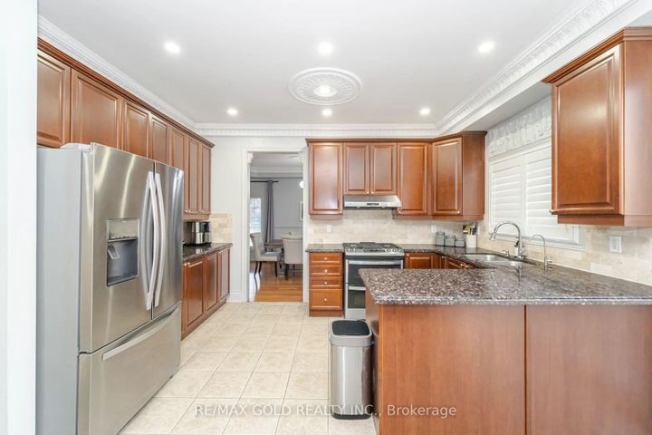 Photo 10 at 41 Leparc Road, Vales of Castlemore North, Brampton