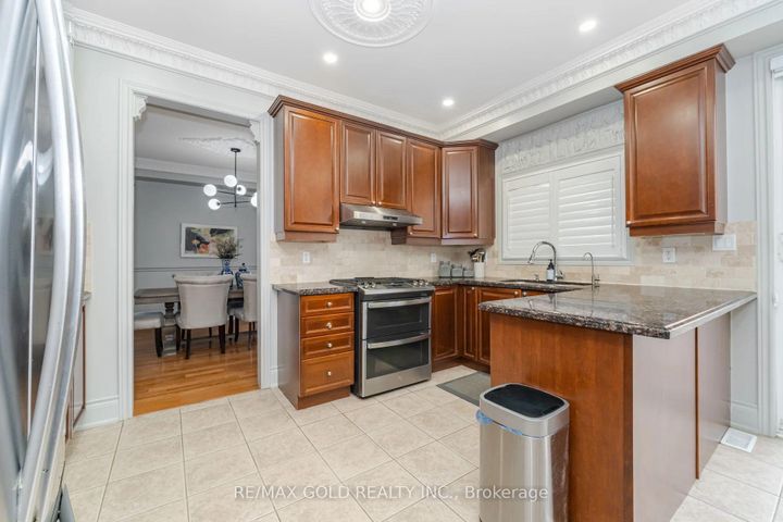 Photo 11 at 41 Leparc Road, Vales of Castlemore North, Brampton