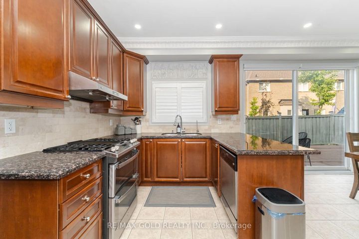 Photo 13 at 41 Leparc Road, Vales of Castlemore North, Brampton