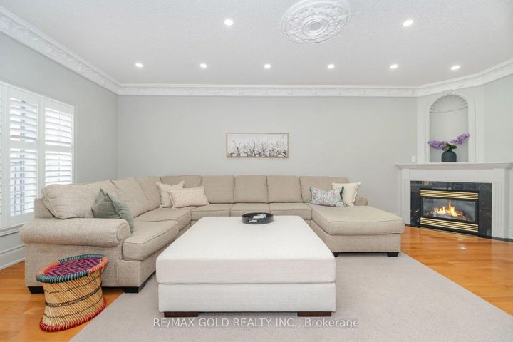 Photo 16 at 41 Leparc Road, Vales of Castlemore North, Brampton