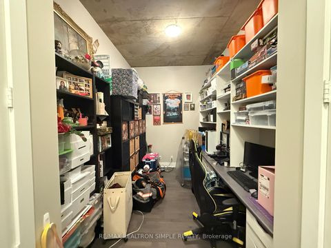 Photo 2 at 305 - 399 Adelaide Street W, Waterfront Communities C1, Toronto
