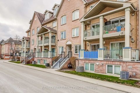 Photo 1 at 722 - 75 WELDRICK Road E, Observatory, Richmond Hill