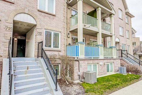 Photo 2 at 722 - 75 WELDRICK Road E, Observatory, Richmond Hill