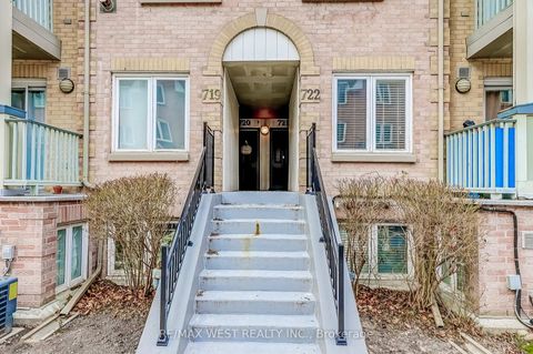 Photo 3 at 722 - 75 WELDRICK Road E, Observatory, Richmond Hill