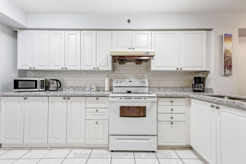 Photo 5 at 722 - 75 WELDRICK Road E, Observatory, Richmond Hill