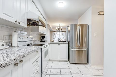 Photo 6 at 722 - 75 WELDRICK Road E, Observatory, Richmond Hill