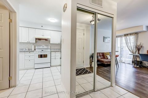 Photo 7 at 722 - 75 WELDRICK Road E, Observatory, Richmond Hill