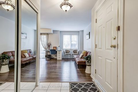 Photo 8 at 722 - 75 WELDRICK Road E, Observatory, Richmond Hill