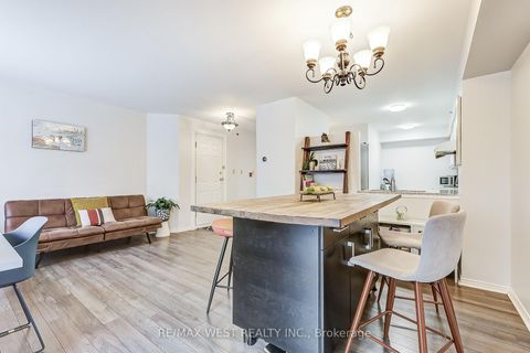 Photo 10 at 722 - 75 WELDRICK Road E, Observatory, Richmond Hill