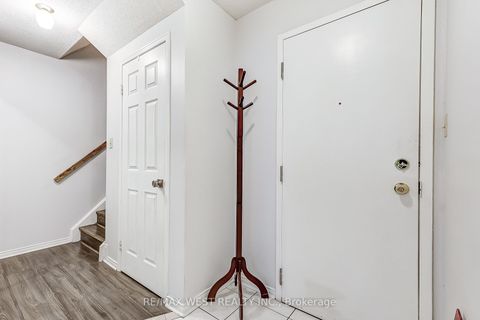 Photo 13 at 722 - 75 WELDRICK Road E, Observatory, Richmond Hill