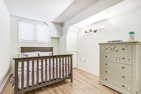 Photo 15 at 722 - 75 WELDRICK Road E, Observatory, Richmond Hill
