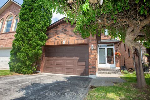 Photo 1 at 31 Cougar Court, Devonsleigh, Richmond Hill