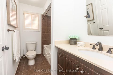 Photo 18 at 31 Cougar Court, Devonsleigh, Richmond Hill
