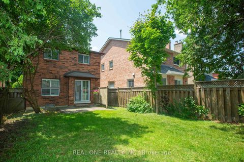 Photo 31 at 31 Cougar Court, Devonsleigh, Richmond Hill