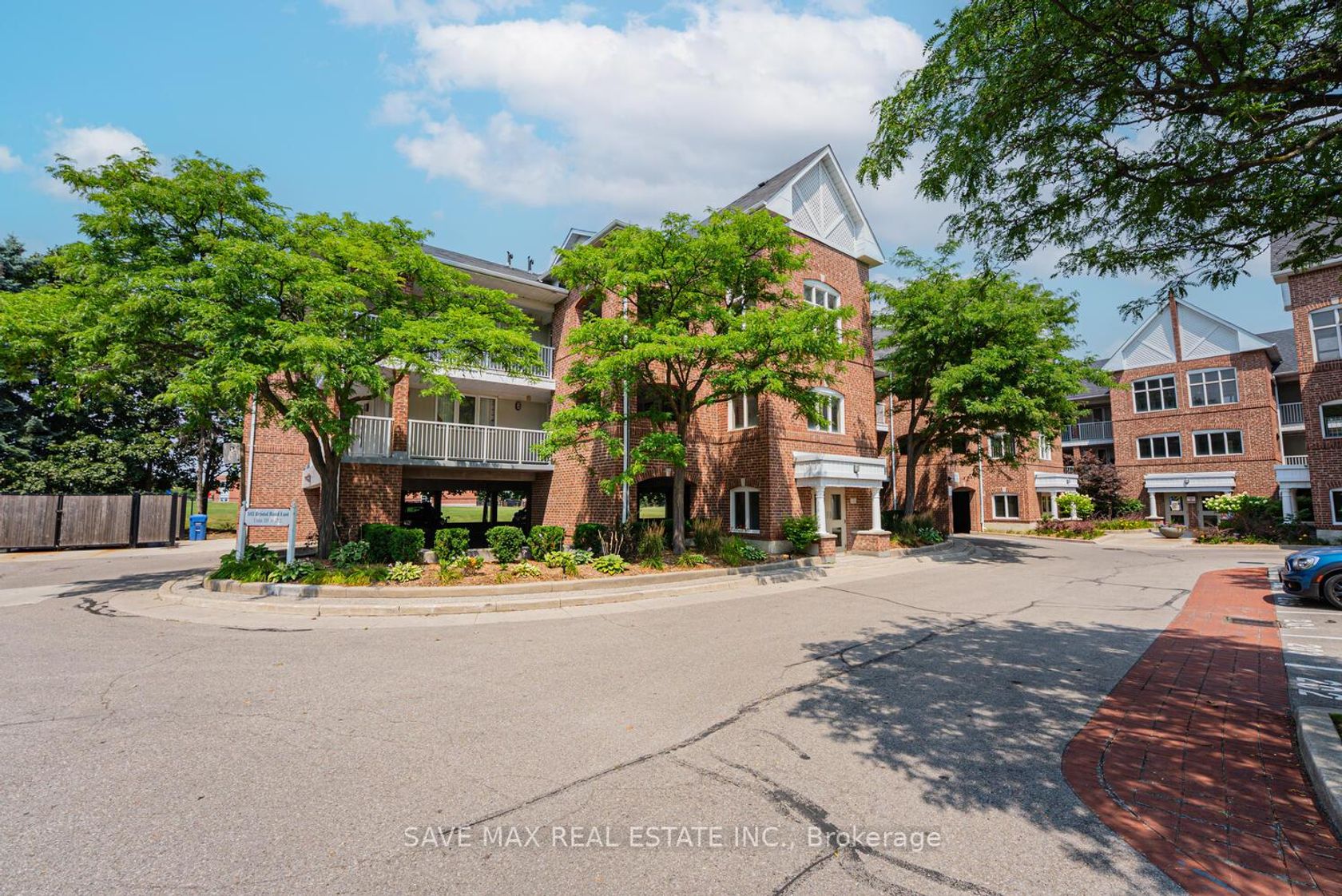 212 - 103 Bristol Road E, Hurontario, Mississauga 