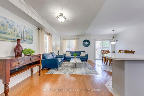 Photo 6 at 56 Laura Sabrina Drive, Sonoma Heights, Vaughan