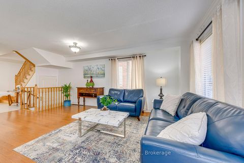 Photo 8 at 56 Laura Sabrina Drive, Sonoma Heights, Vaughan