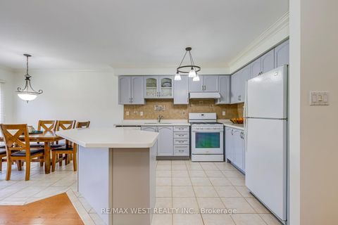 Photo 11 at 56 Laura Sabrina Drive, Sonoma Heights, Vaughan