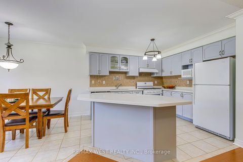 Photo 12 at 56 Laura Sabrina Drive, Sonoma Heights, Vaughan
