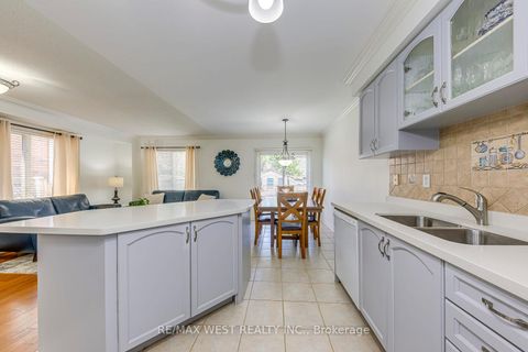 Photo 16 at 56 Laura Sabrina Drive, Sonoma Heights, Vaughan