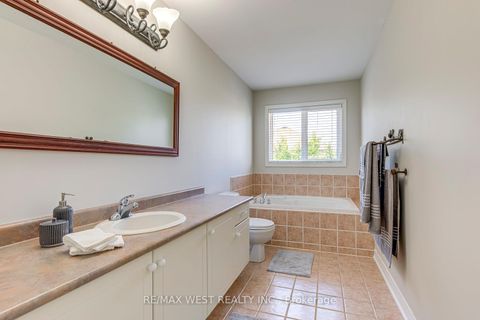 Photo 25 at 56 Laura Sabrina Drive, Sonoma Heights, Vaughan