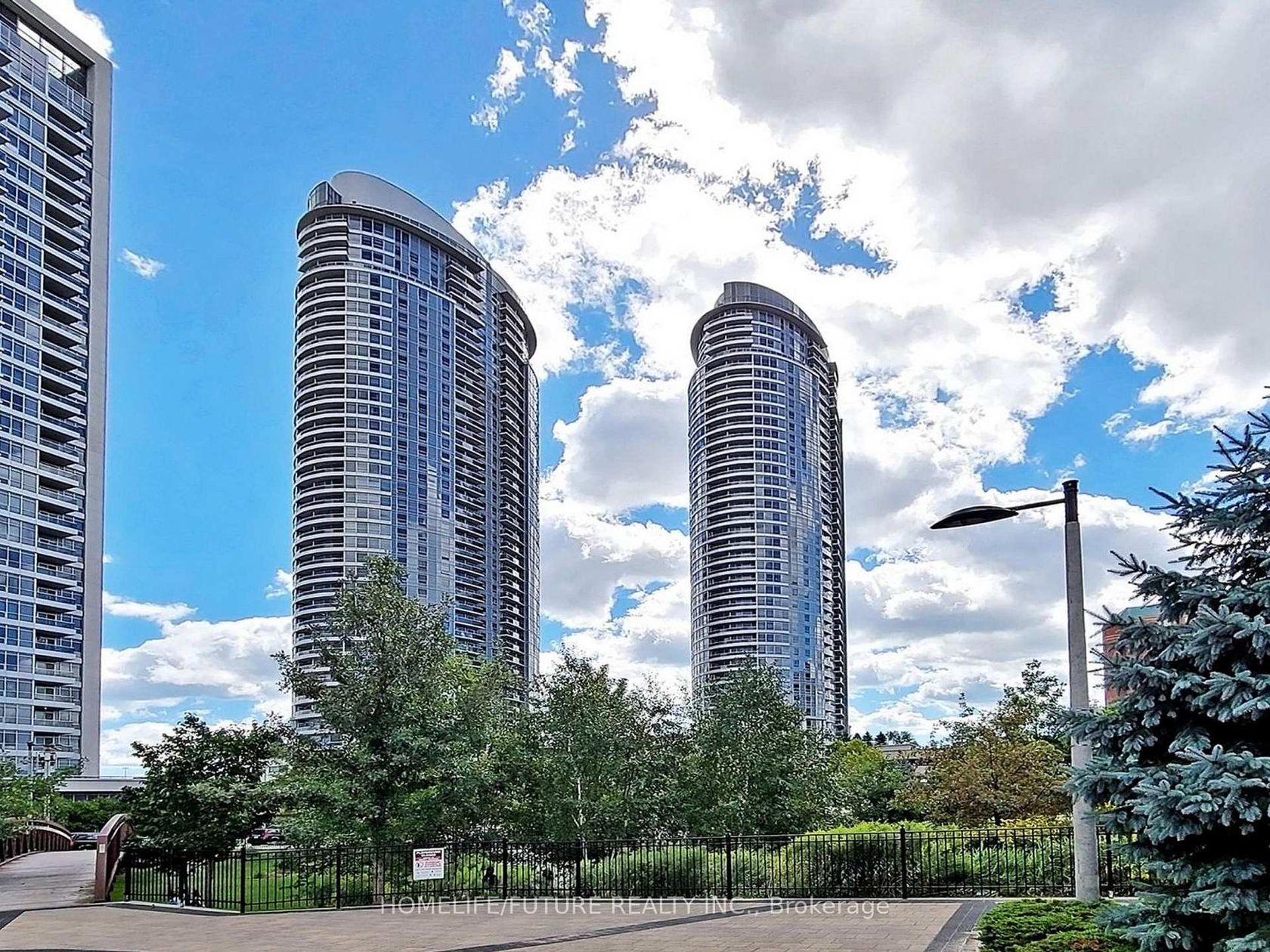 219 - 135 Village Green Square, Malvern West, Toronto 