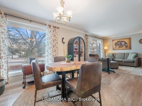 Photo 2 at 25 Algonquin Crescent, Aurora Heights, Aurora