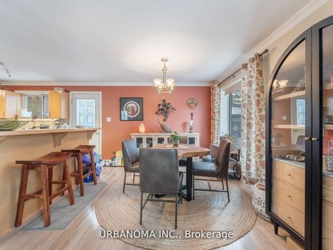 Photo 3 at 25 Algonquin Crescent, Aurora Heights, Aurora
