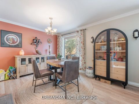 Photo 6 at 25 Algonquin Crescent, Aurora Heights, Aurora