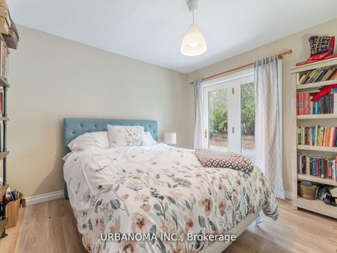 Photo 8 at 25 Algonquin Crescent, Aurora Heights, Aurora
