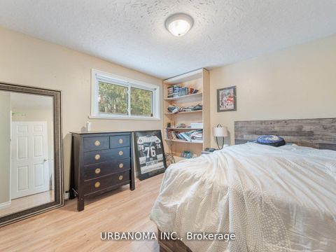 Photo 12 at 25 Algonquin Crescent, Aurora Heights, Aurora
