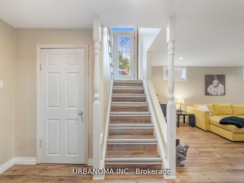 Photo 15 at 25 Algonquin Crescent, Aurora Heights, Aurora