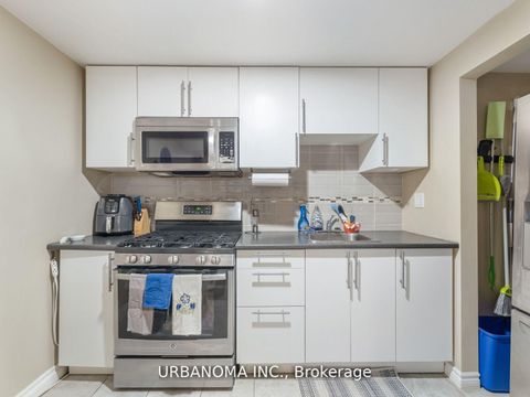 Photo 17 at 25 Algonquin Crescent, Aurora Heights, Aurora