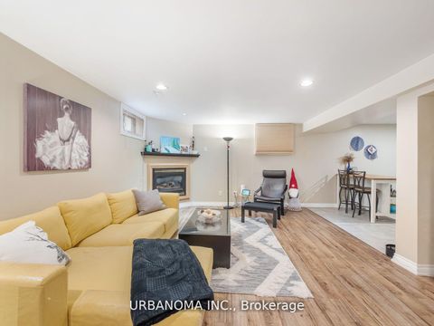 Photo 18 at 25 Algonquin Crescent, Aurora Heights, Aurora