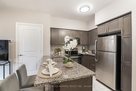 Photo 5 at 1016 - 9255 Jane Street, Maple, Vaughan