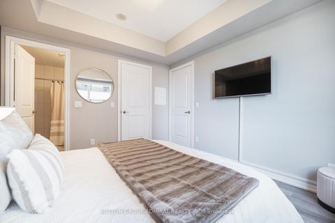 Photo 16 at 1016 - 9255 Jane Street, Maple, Vaughan