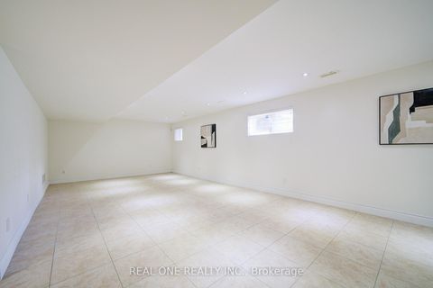 Photo 34 at 210 Maplehurst Avenue, Willowdale East, Toronto