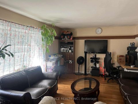 Photo 1 at 33 Crow Trail, Malvern, Toronto